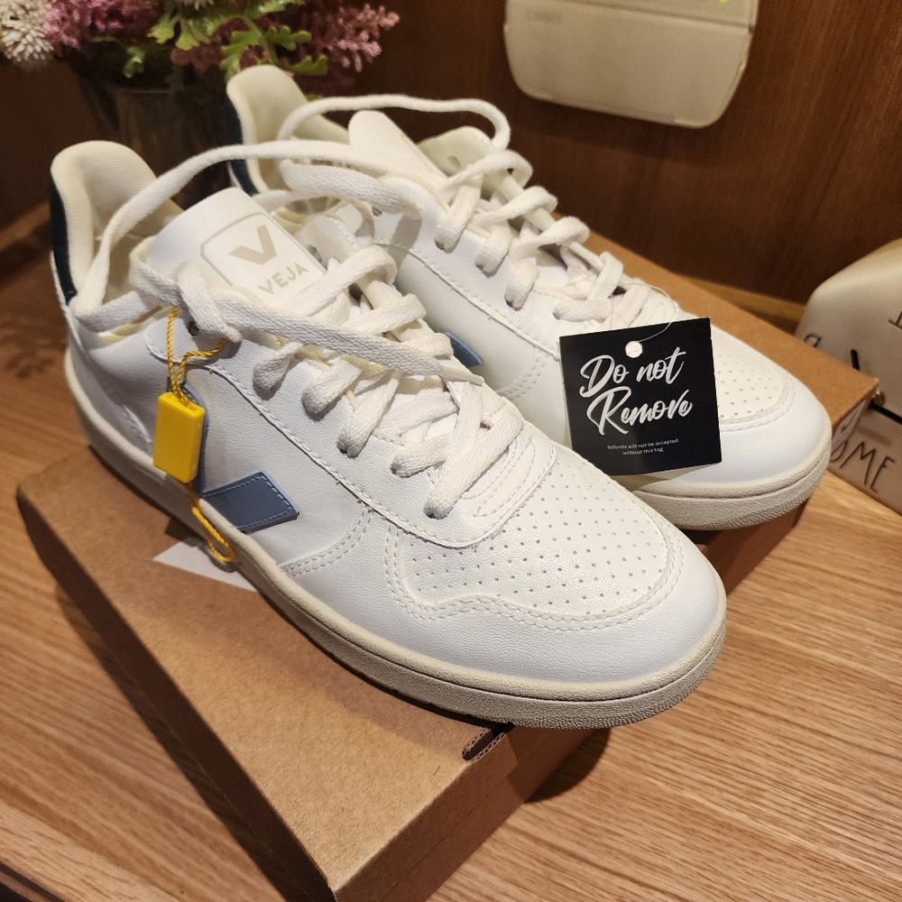 SOLD - NWT Size 39 Veja 10 CWL Sneaker - Picture 5 of 8